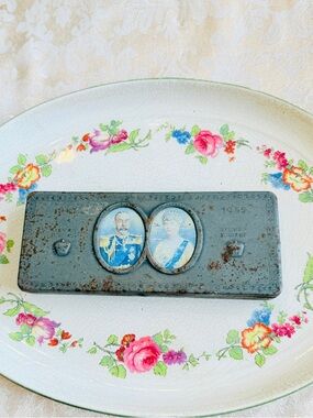1935 The King & Queen Silver Jubilee Rowntree & Co LTD Tin George V & Mary